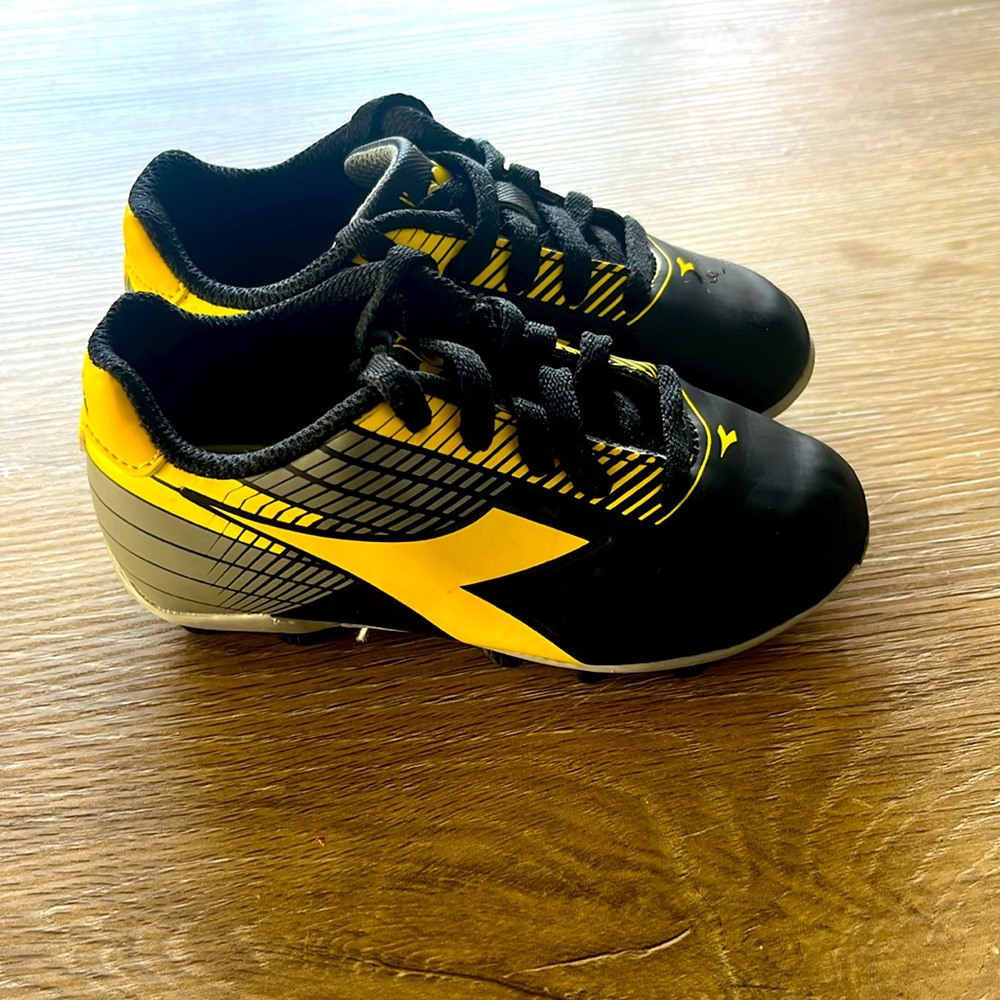 Diadora Soccer Spikes